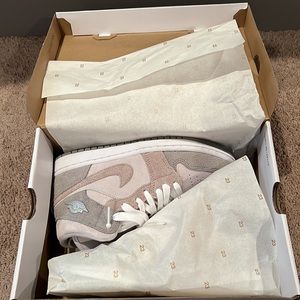 WOMAN AIR JORDAN 1 MID SE